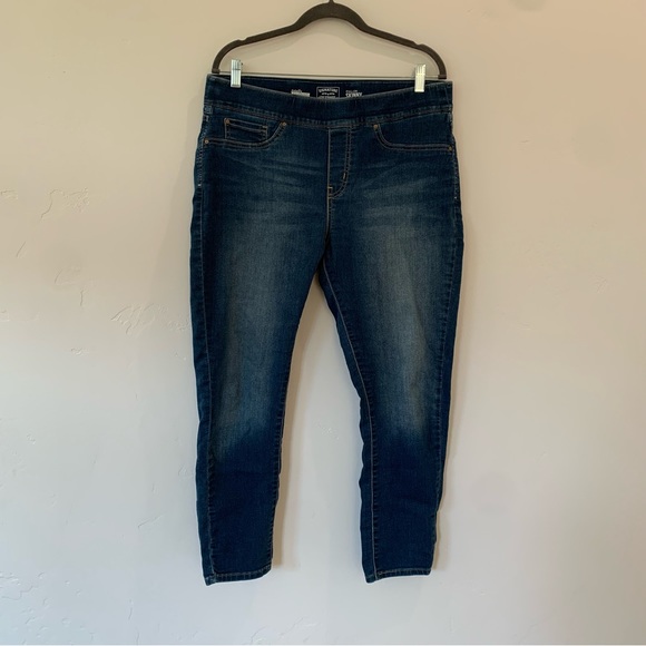 Levi Pull On Skinny - Picture 2 of 4